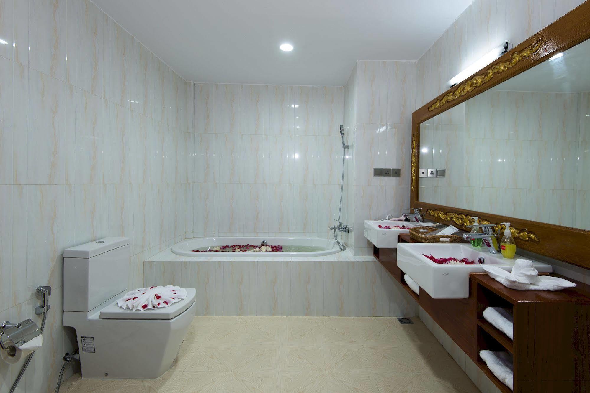 Su Tine San Royal Palace Hotel Bagan Exterior foto